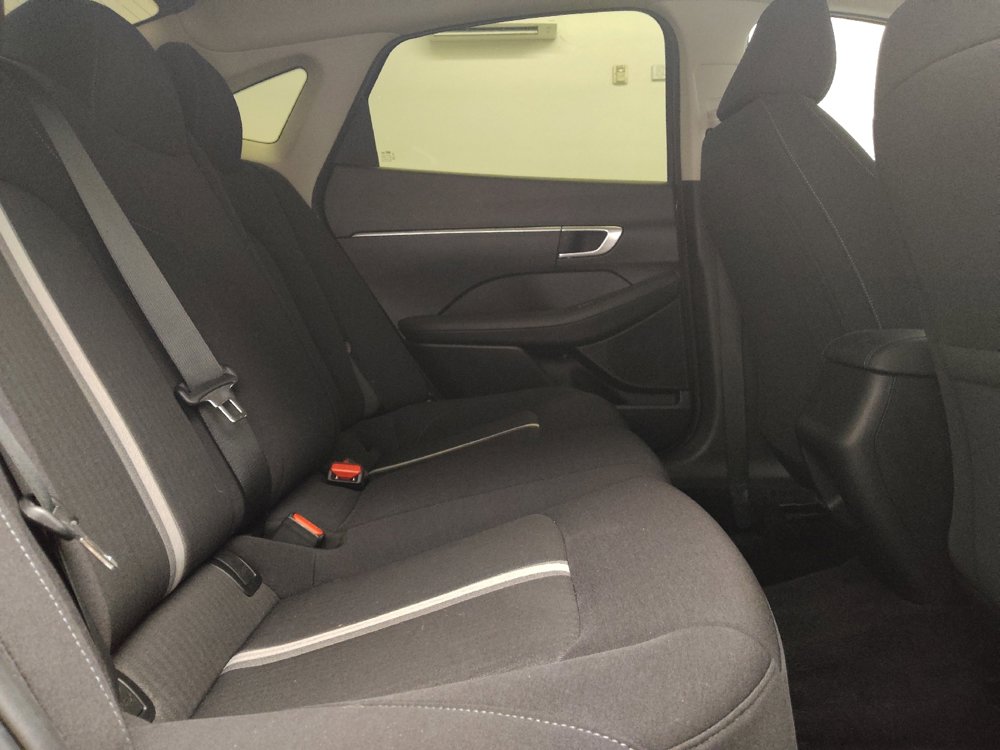 Used 2023 Hyundai Sonata SE w/ Preferred Accessory Package image 19