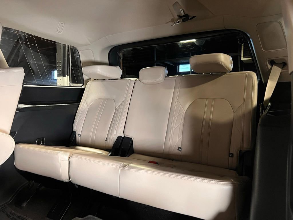 Used 2023 Ford Expedition Platinum image 12
