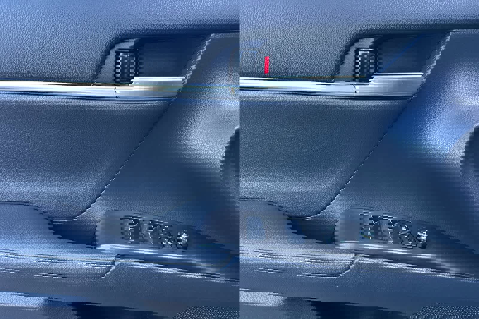 Used 2023 Toyota Camry XSE w/ Navigation Package image 12