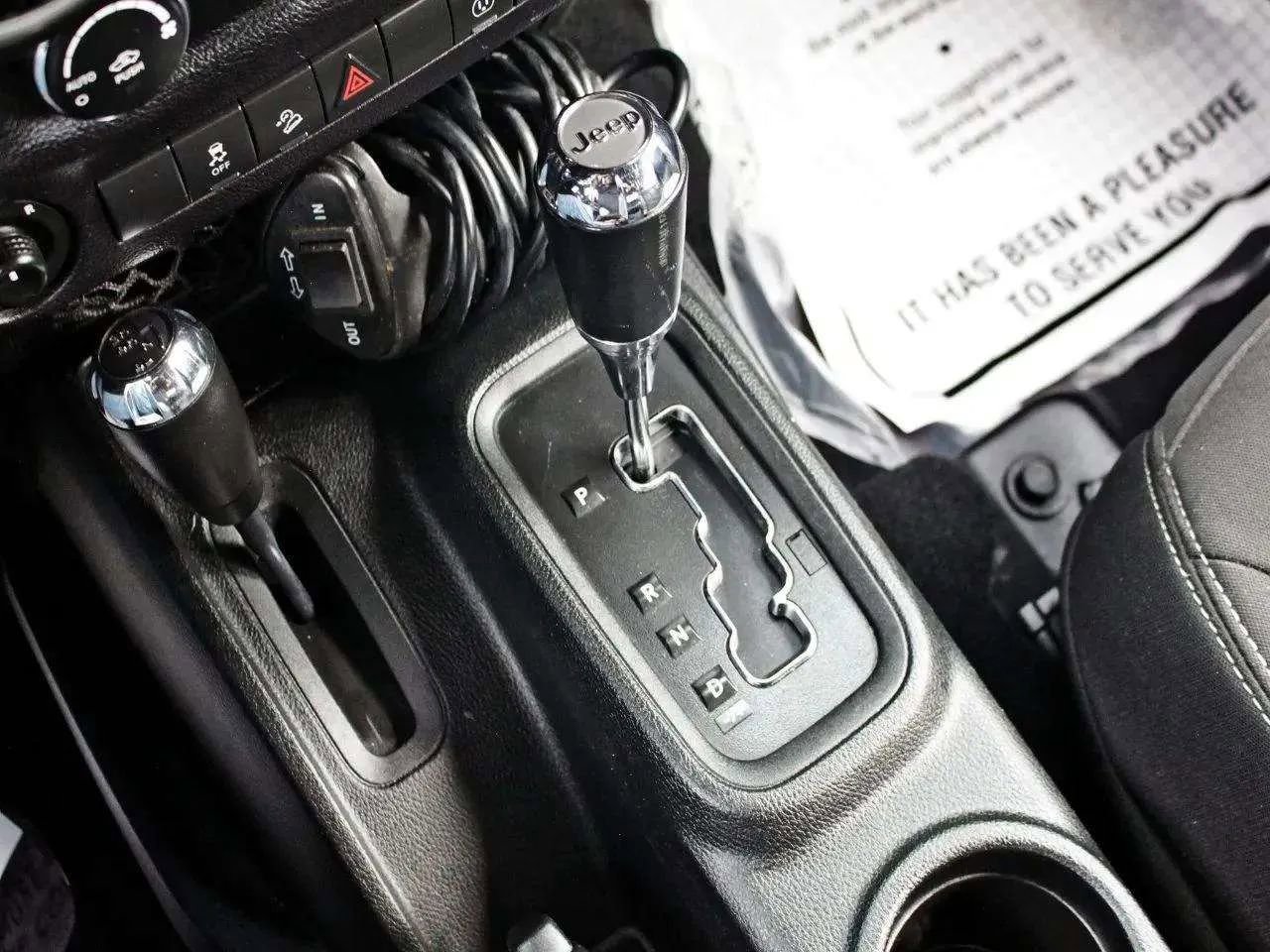 Used 2016 Jeep Wrangler Unlimited Rubicon w/ Connectivity Group image 14