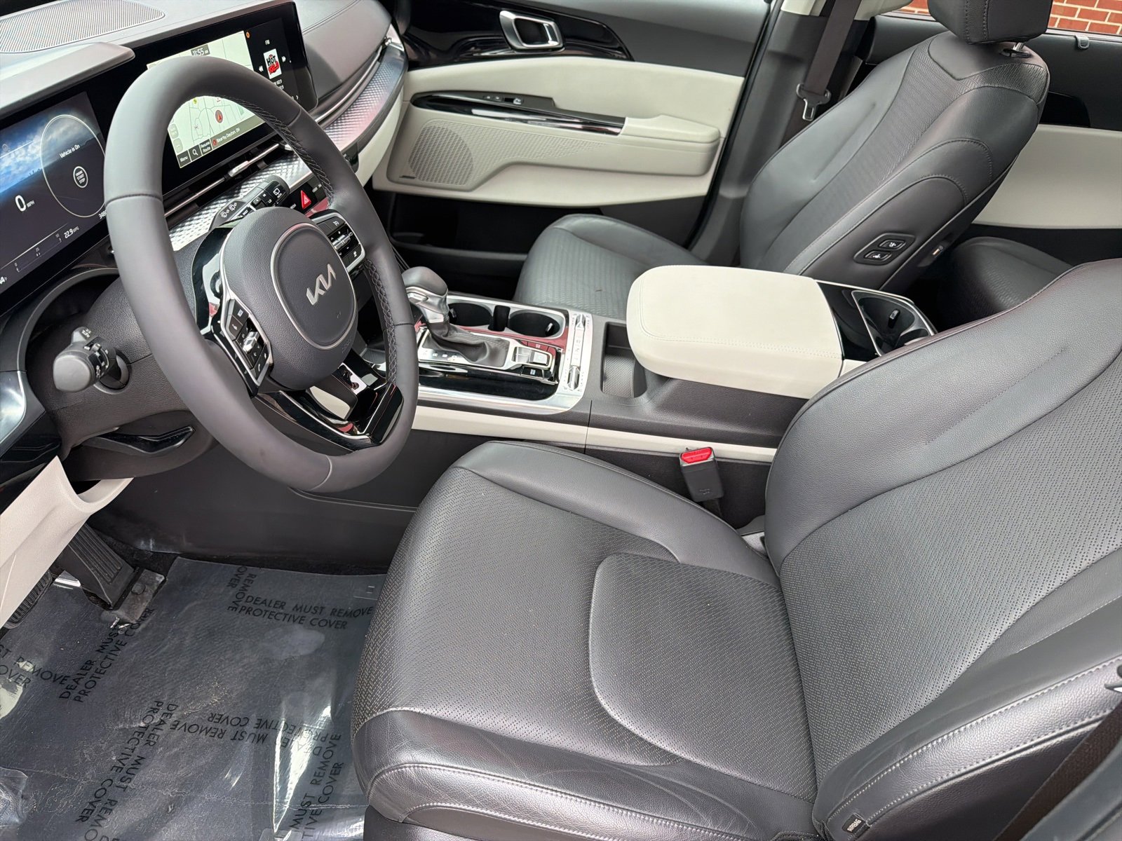 Used 2024 Kia Carnival SX Prestige image 24