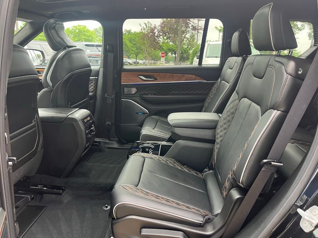 Used 2025 Jeep Grand Cherokee L Summit AWD/4WD image 13
