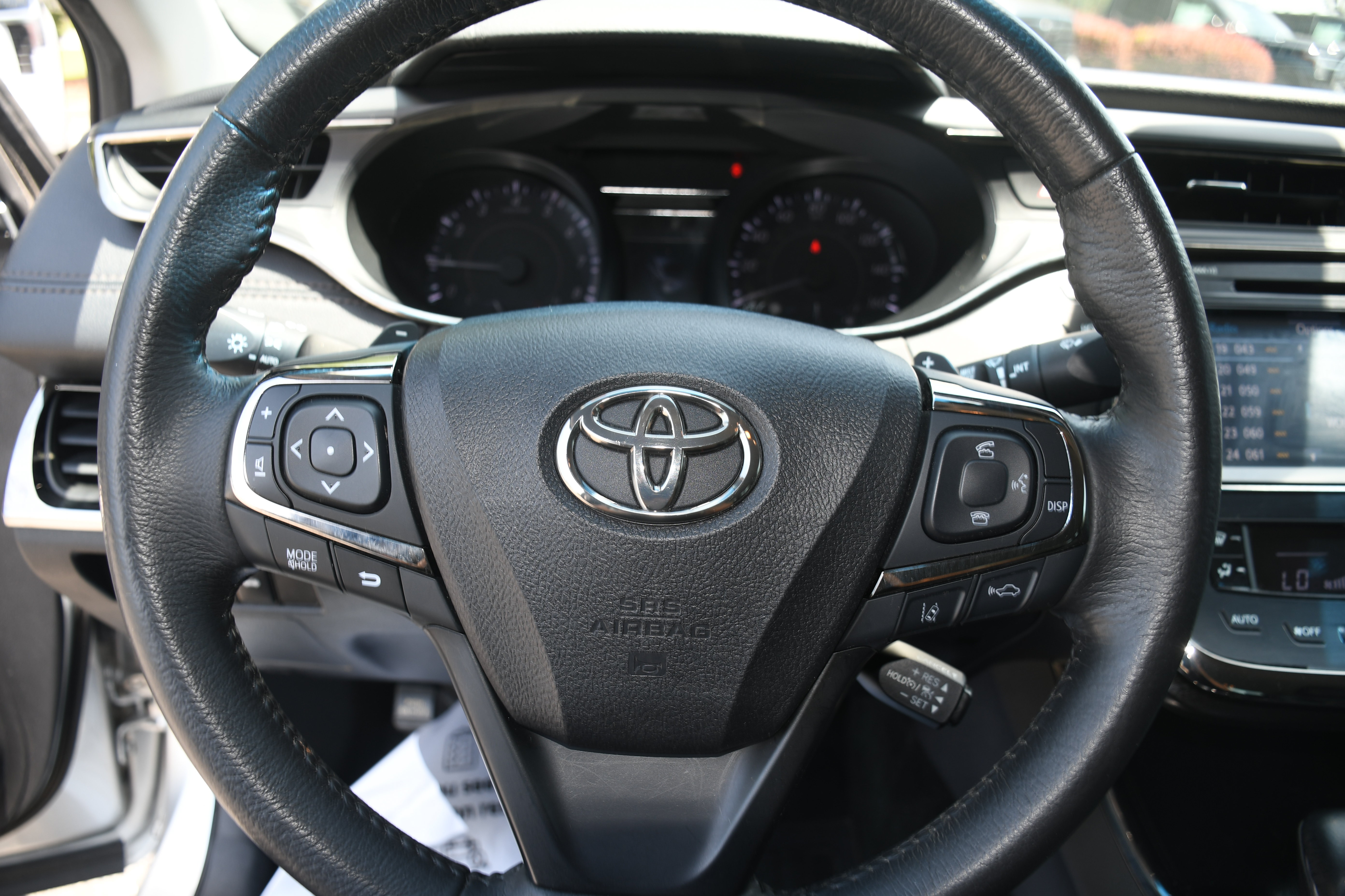 Used 2018 Toyota Avalon XLE FWD image 12