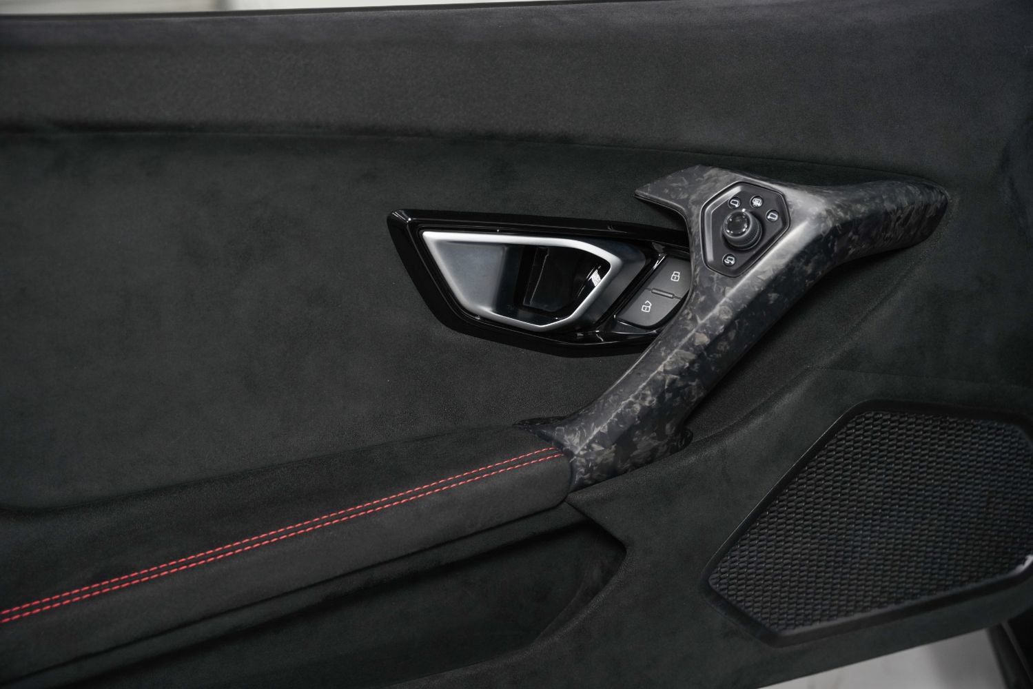 Used 2018 Lamborghini Huracan Performante AWD/4WD image 37