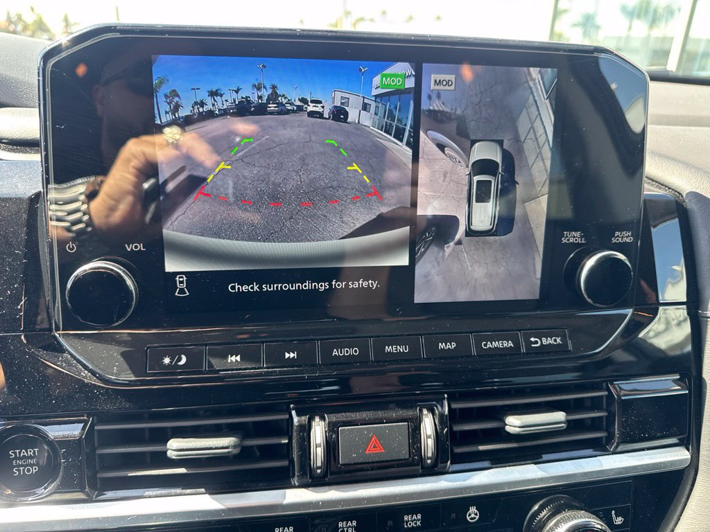 Used 2025 Nissan Pathfinder SL AWD/4WD image 25