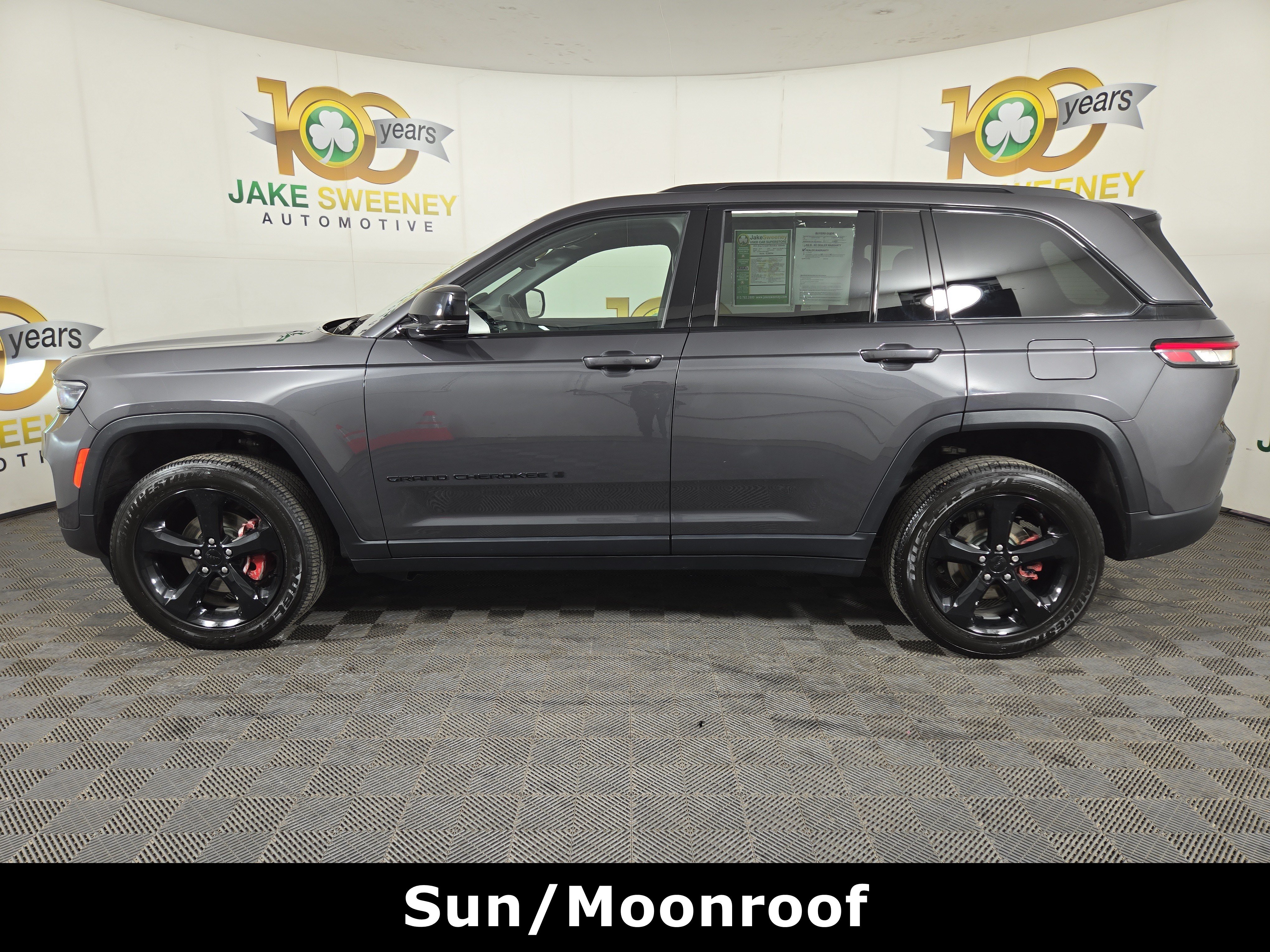 Used 2023 Jeep Grand Cherokee Altitude AWD/4WD image 4