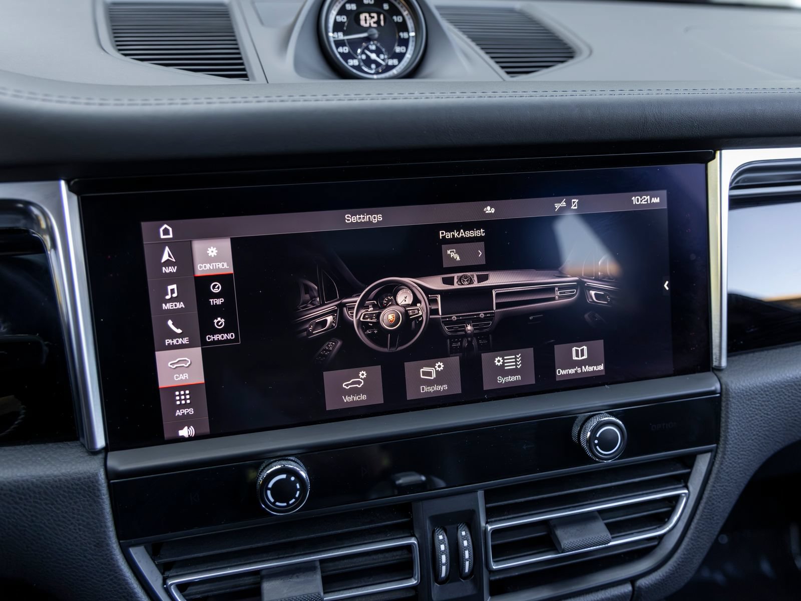 Certified 2023 Porsche Macan Turbo AWD/4WD image 43
