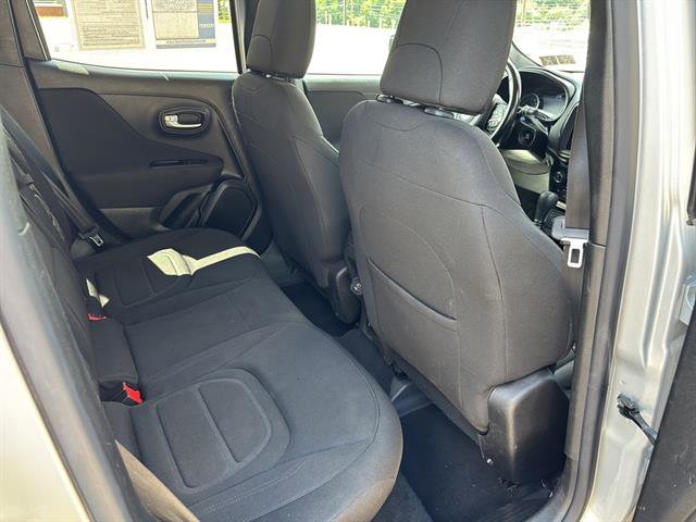 Used 2021 Jeep Renegade Latitude w/ Luxury Group I image 18