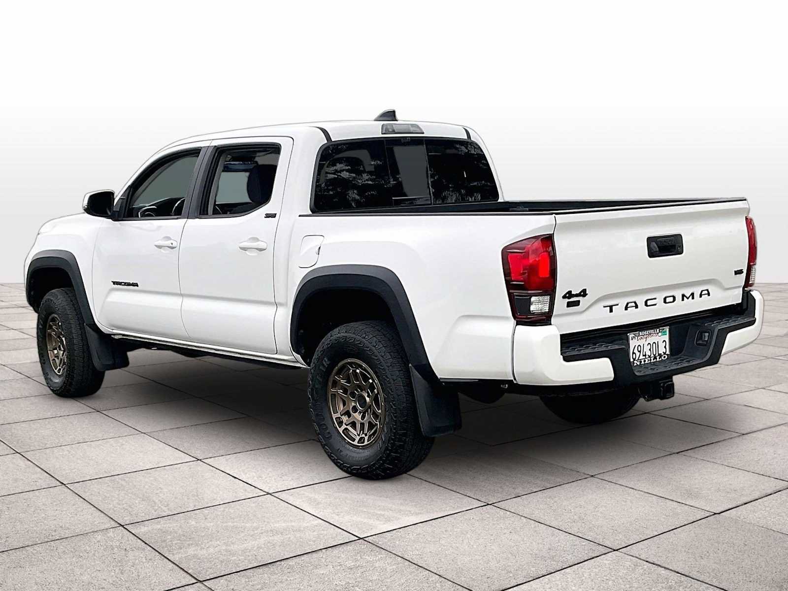 Used 2022 Toyota Tacoma SR5 w/ Trail Edition AWD/4WD image 14