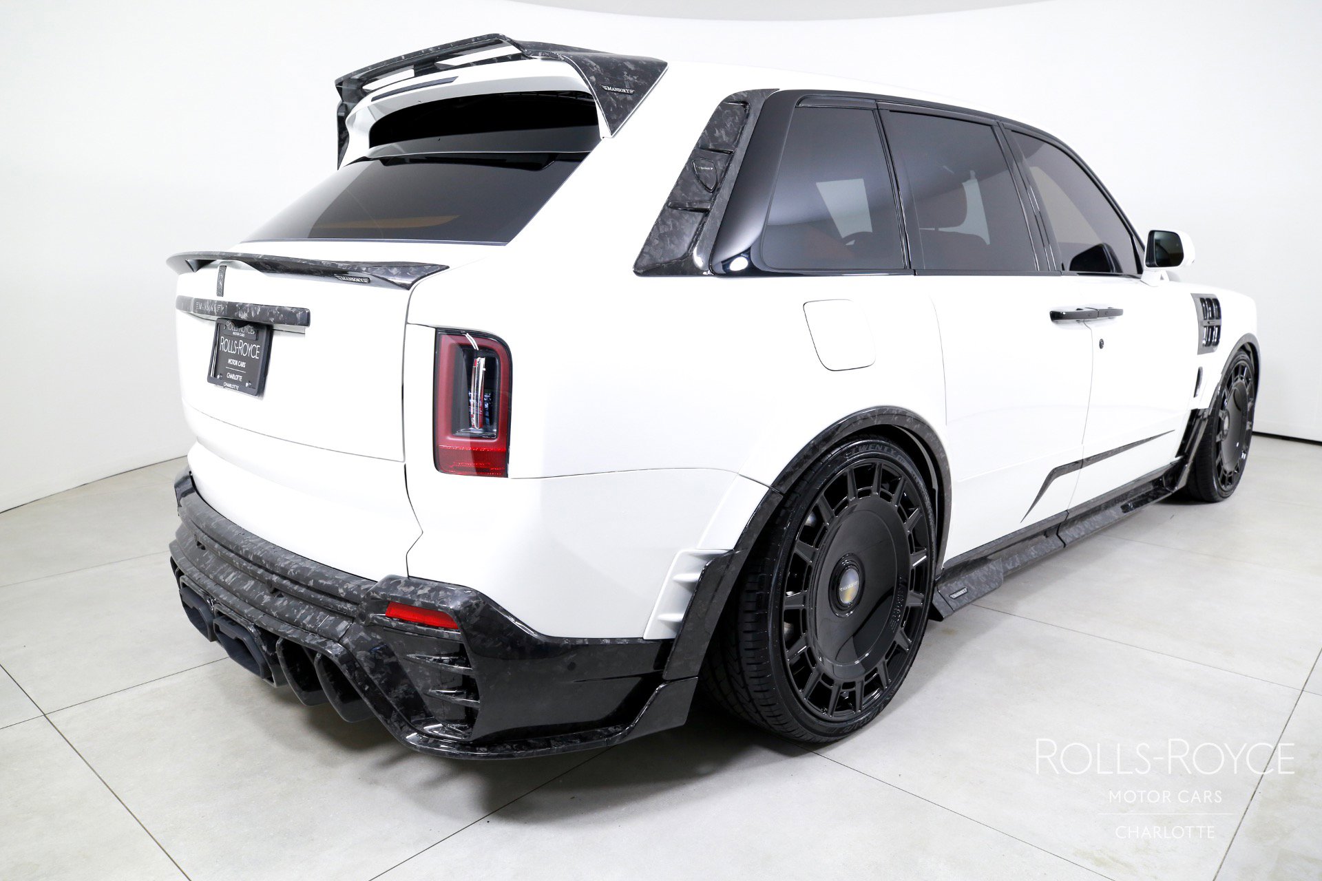 Used 2025 Rolls-Royce Cullinan Black Badge image 2