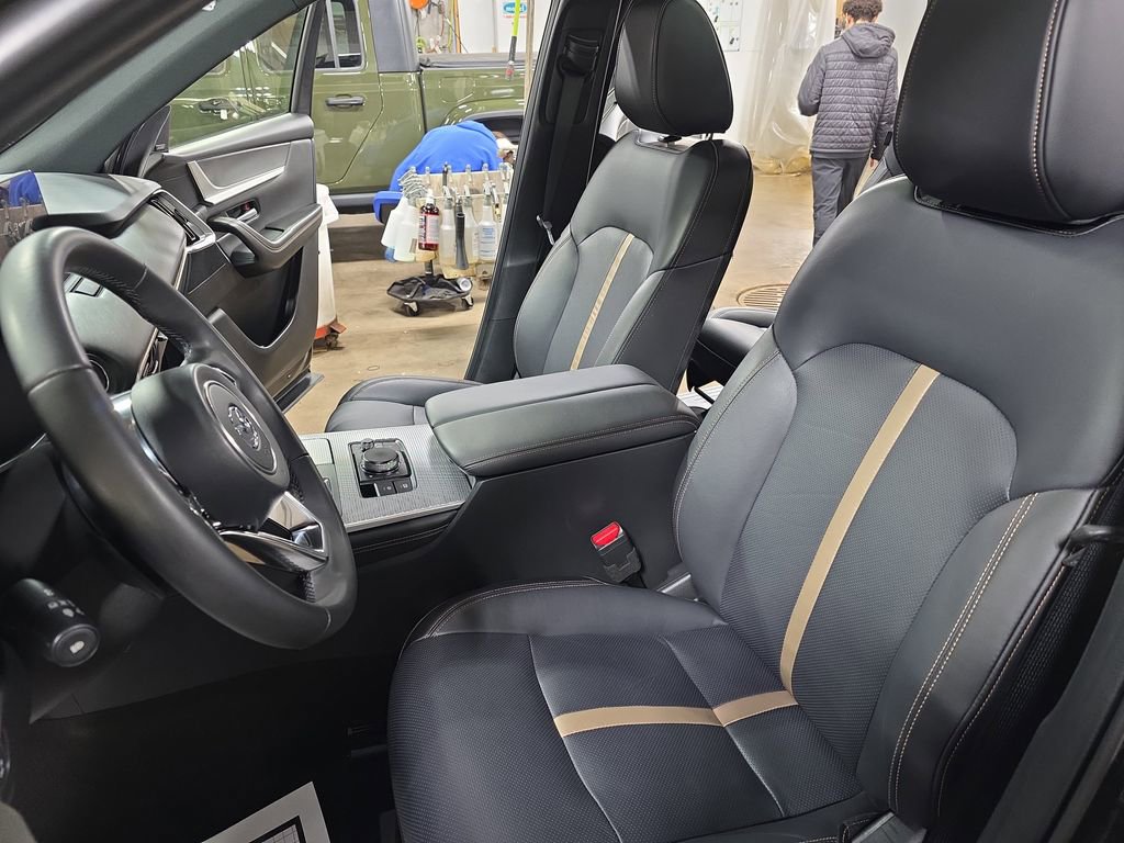Used 2025 MAZDA CX-90 3.3 Turbo w/ Premium Plus Pkg image 17