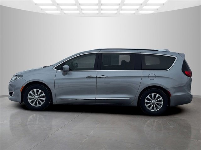 Certified 2019 Chrysler Pacifica Touring-L image 4