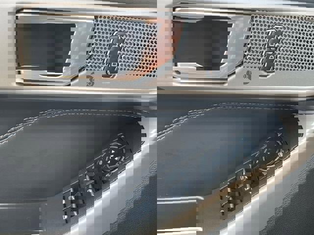 Used 2023 Ford Explorer Limited image 16