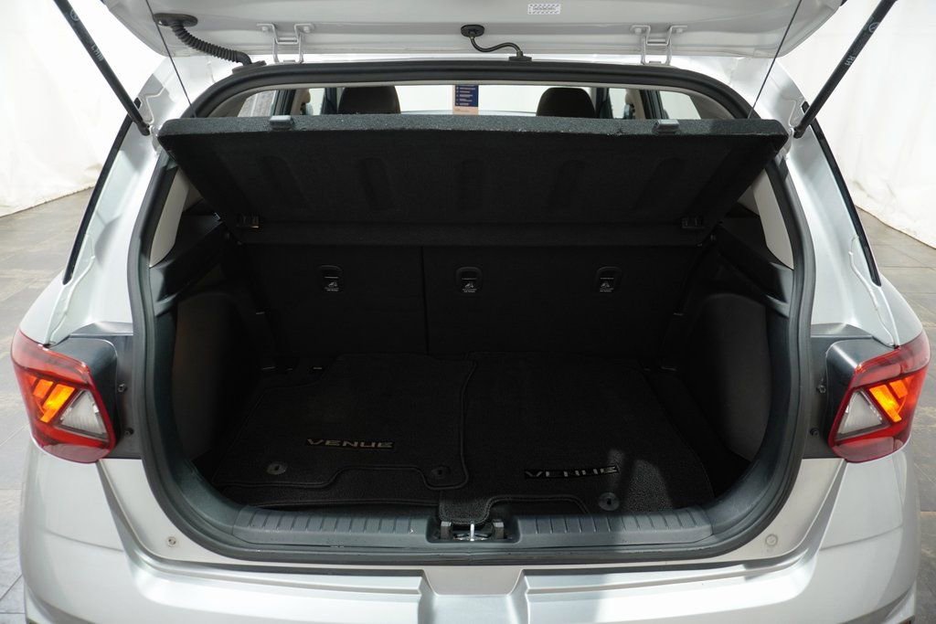 Used 2024 Hyundai Venue SEL image 6