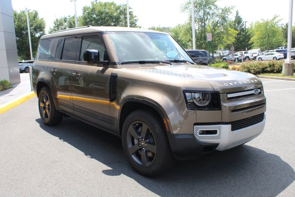 Used 2025 Land Rover Defender 130 S AWD/4WD image 9
