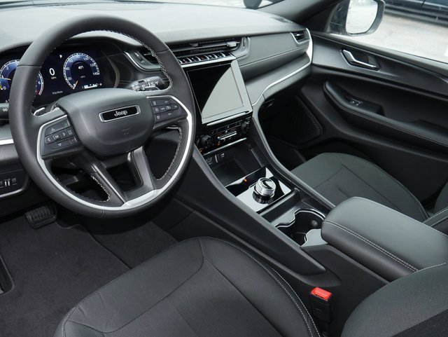 New 2025 Jeep Grand Cherokee Laredo X w/ Luxury Tech Group I image 17