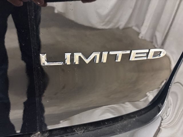 Used 2026 Chrysler Pacifica Limited FWD image 13
