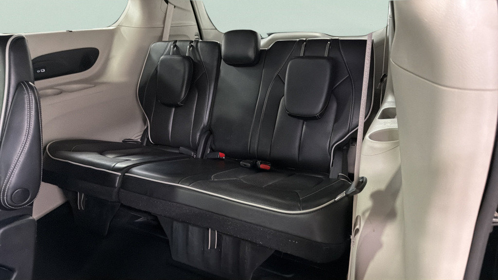 Used 2023 Chrysler Pacifica Limited FWD image 33