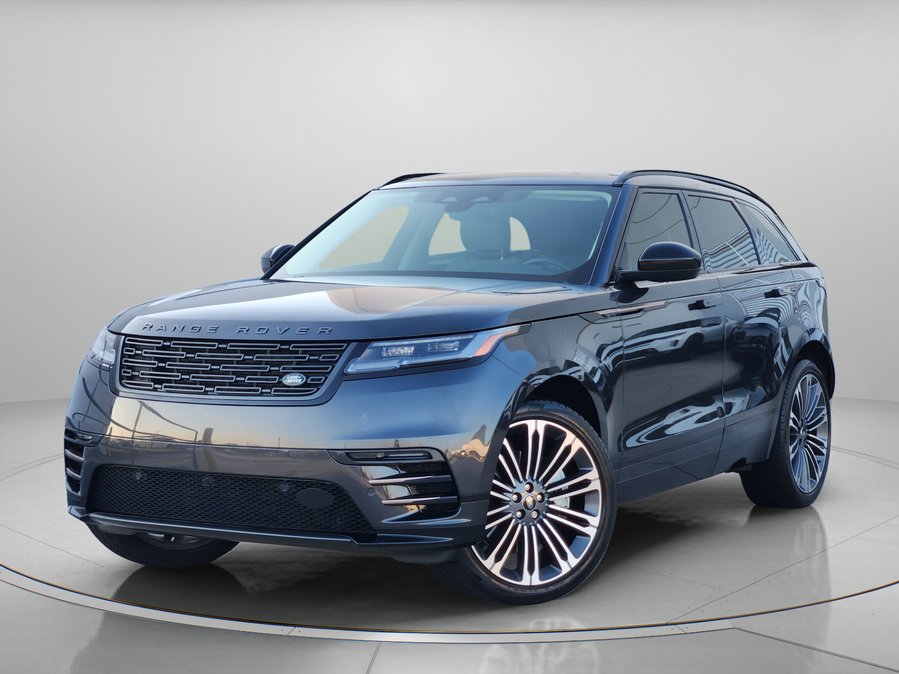 Used 2025 Land Rover Range Rover Velar Dynamic SE AWD/4WD image 1