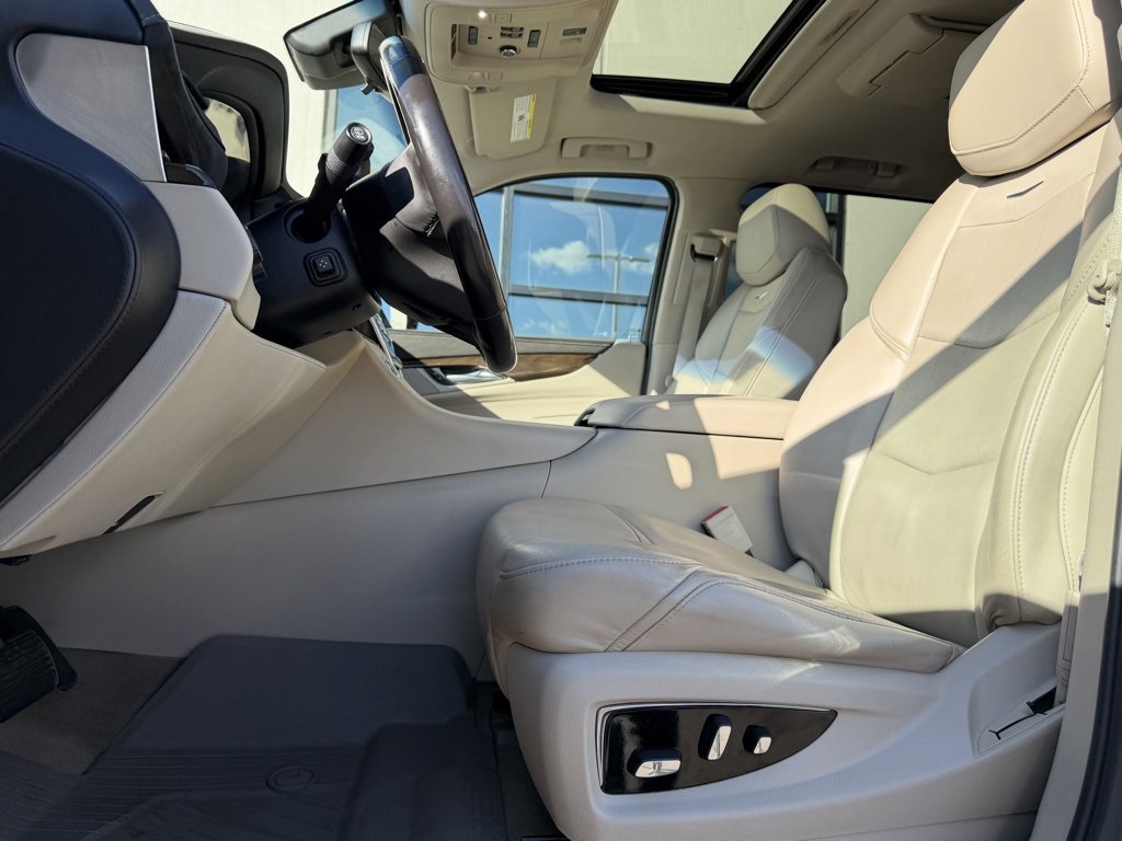 Used 2018 Cadillac Escalade Luxury image 10