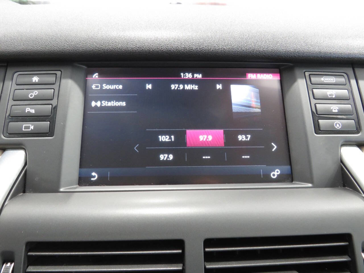 Used 2019 Land Rover Discovery Sport AWD/4WD image 23