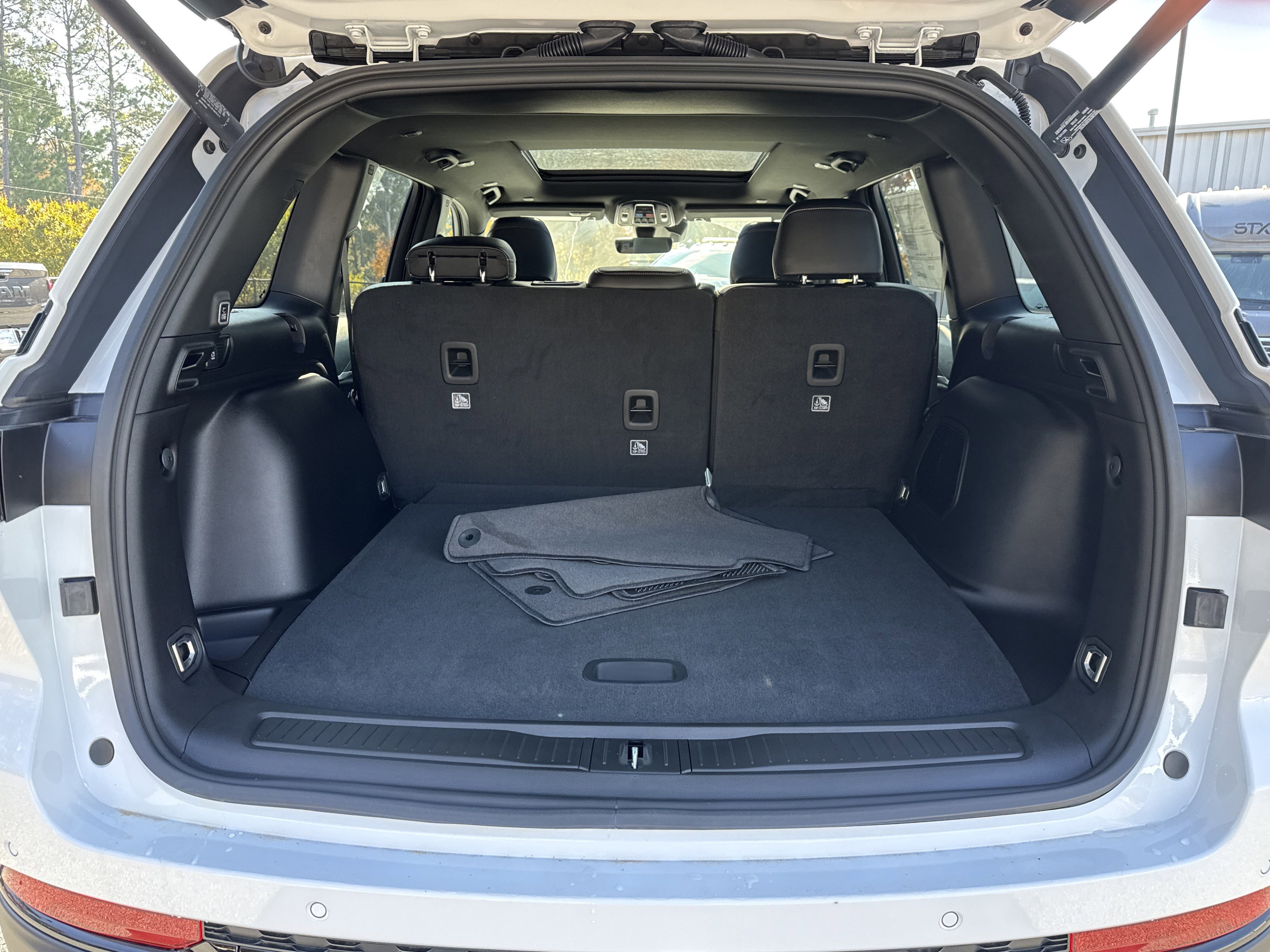 New 2025 Jeep Grand Cherokee Limited w/ Black Appearance Package image 23