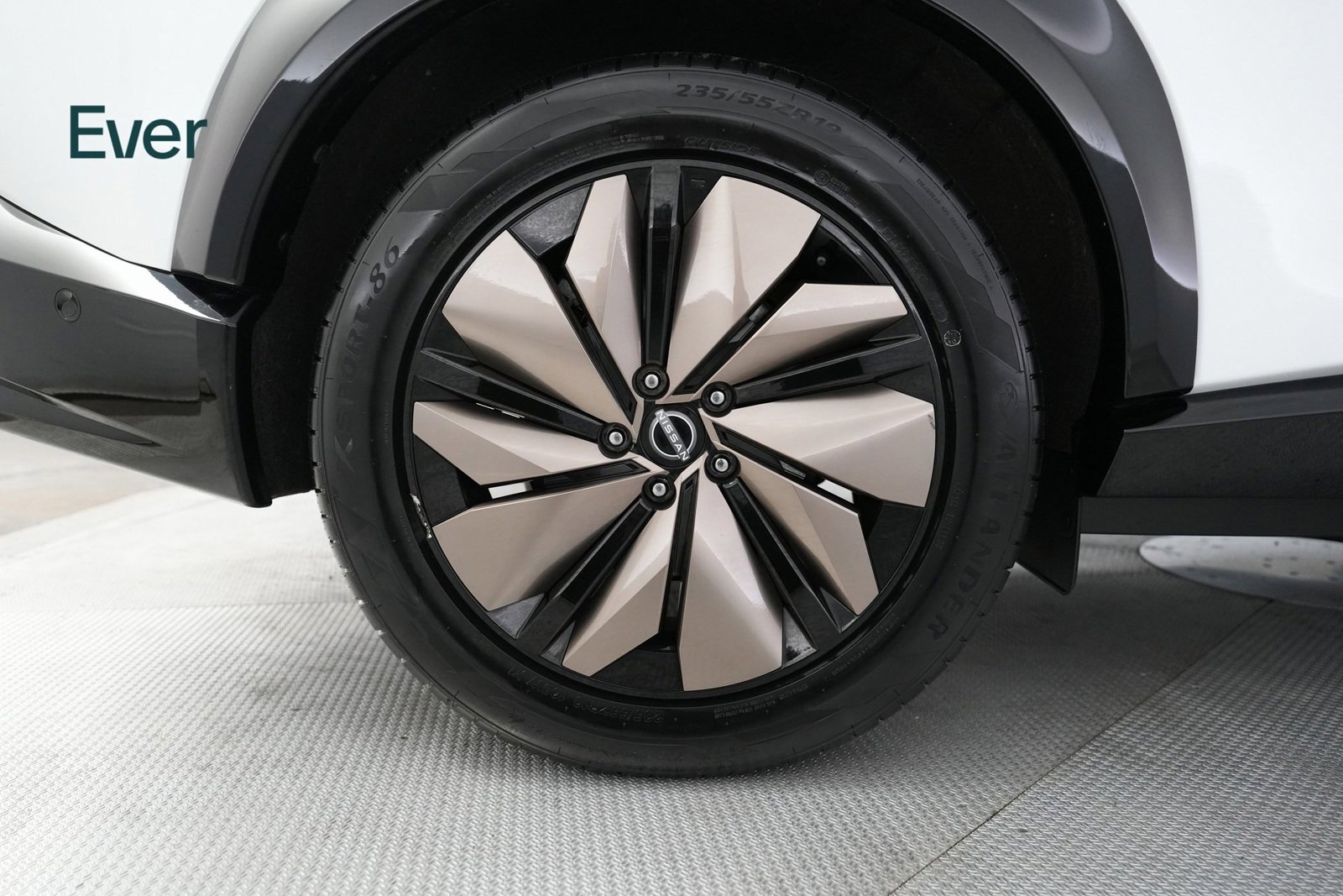 Used 2023 Nissan Ariya FWD image 17