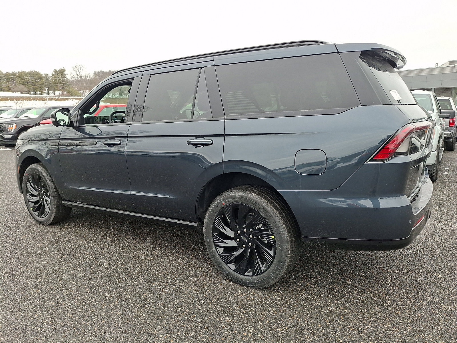 New 2026 Lincoln Navigator Reserve w/ Jet Appearance Package image 3