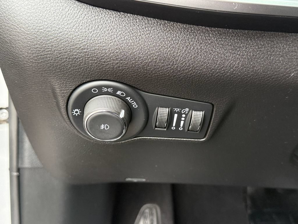 Used 2025 Jeep Compass Limited AWD/4WD image 21