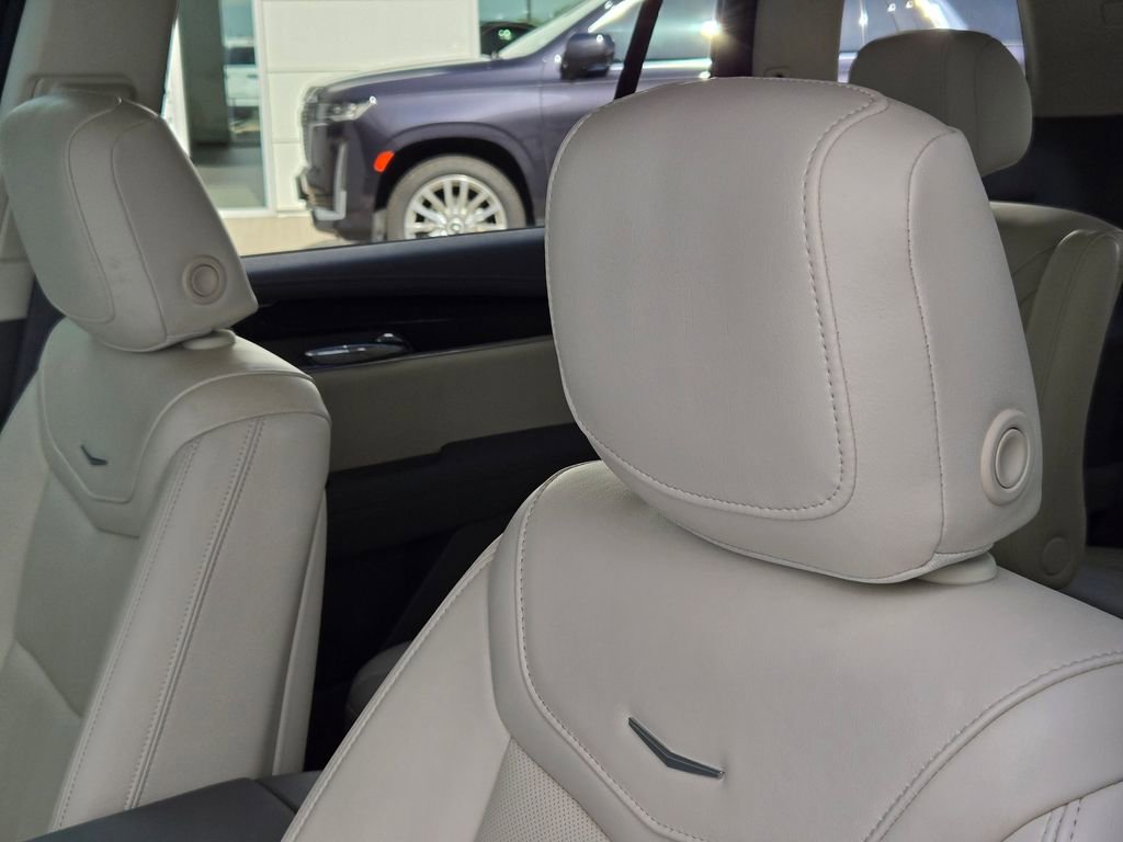 Used 2022 Cadillac XT6 Premium Luxury w/ Technology Package image 12