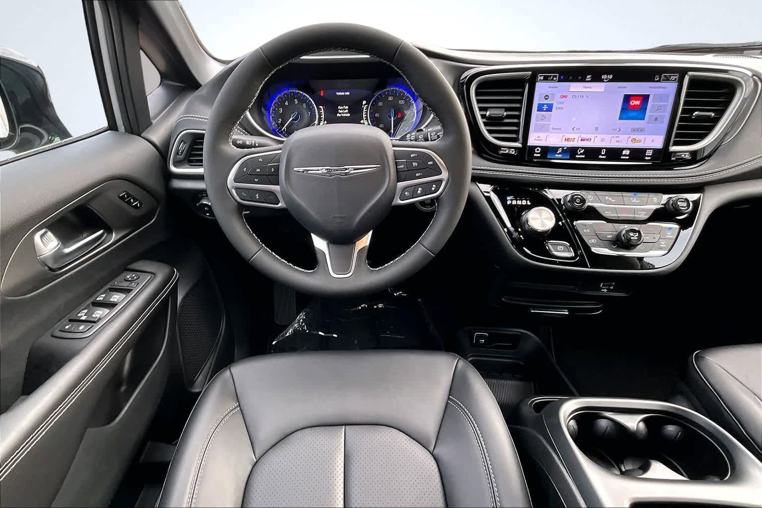New 2026 Chrysler Pacifica Select AWD/4WD image 15
