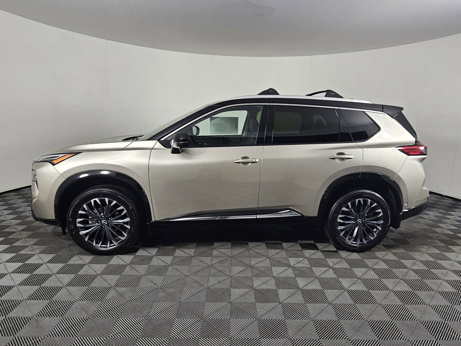 New 2026 Nissan Rogue Platinum image 8