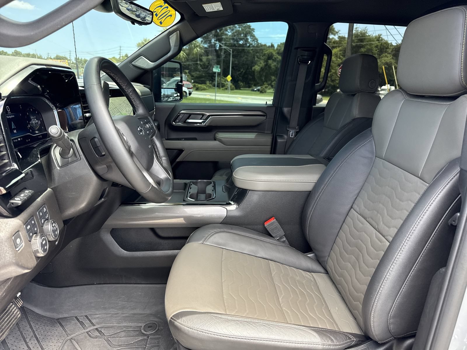 Used 2025 Chevrolet Silverado 2500 ZR2 w/ Technology Package AWD/4WD image 9