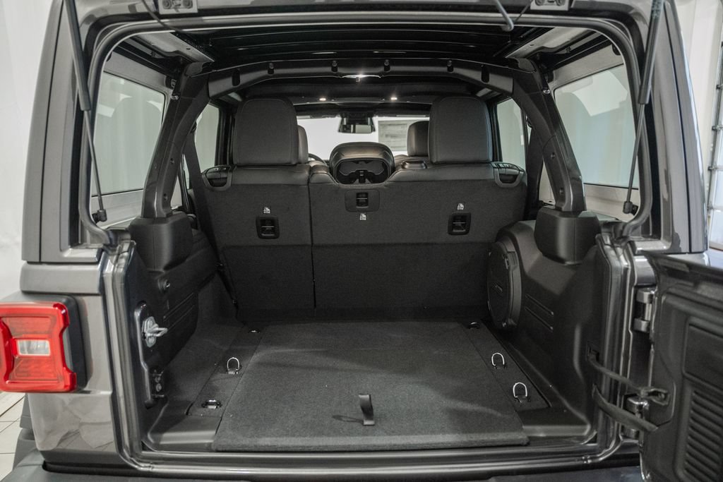 New 2026 Jeep Wrangler Unlimited Rubicon w/ Technology Group AWD/4WD image 8