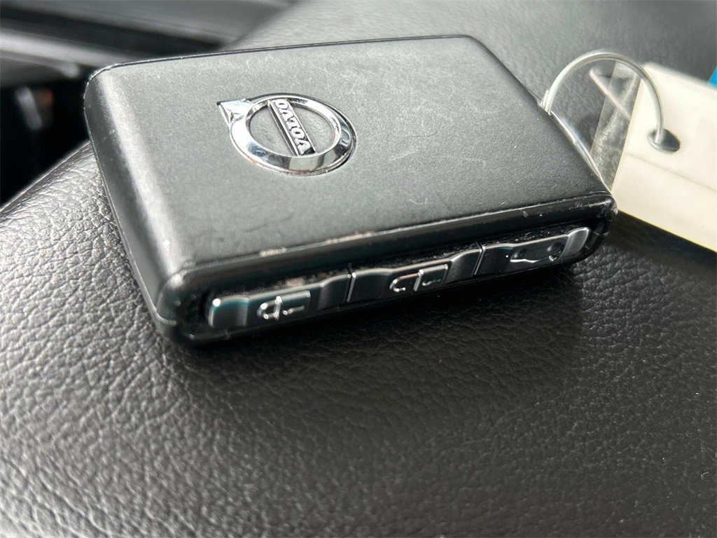 Used 2022 Volvo S60 B5 Inscription image 33