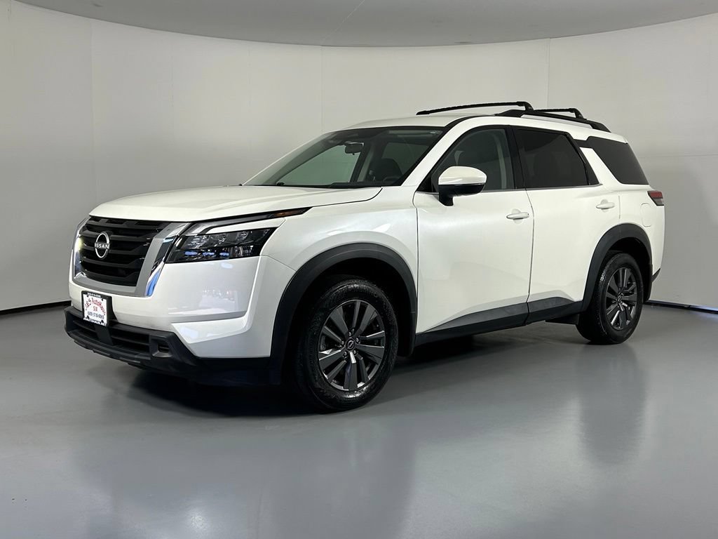 Used 2023 Nissan Pathfinder SV AWD/4WD image 3