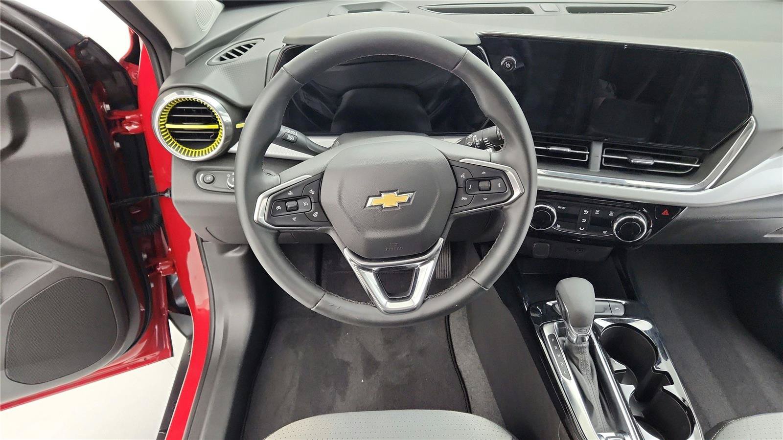 Used 2026 Chevrolet Trax LT w/ LT Convenience Package FWD image 46