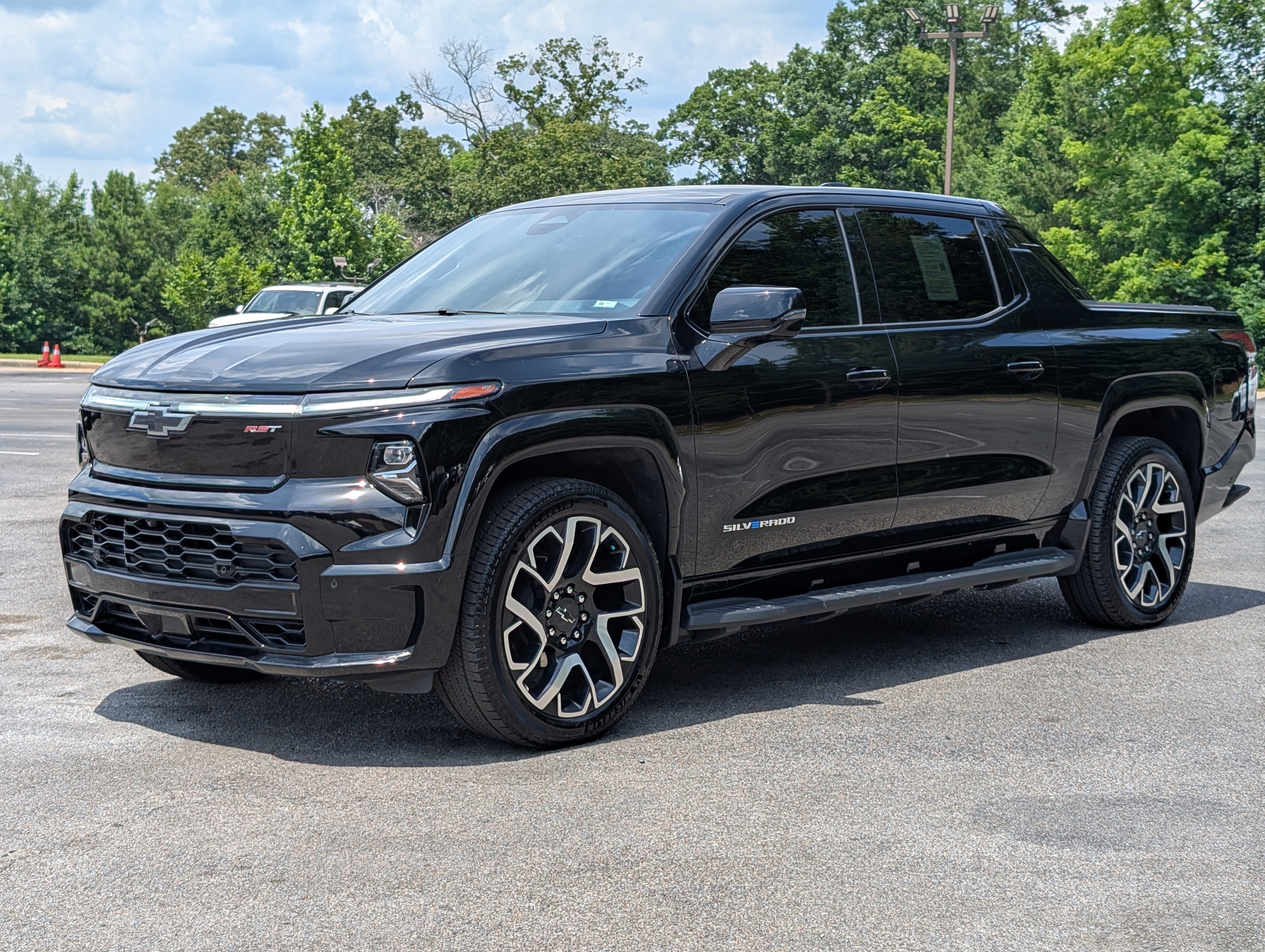 Used 2024 Chevrolet Silverado EV RST AWD/4WD image 5