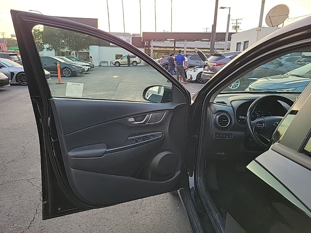 Used 2021 Hyundai Kona Ultimate FWD image 13