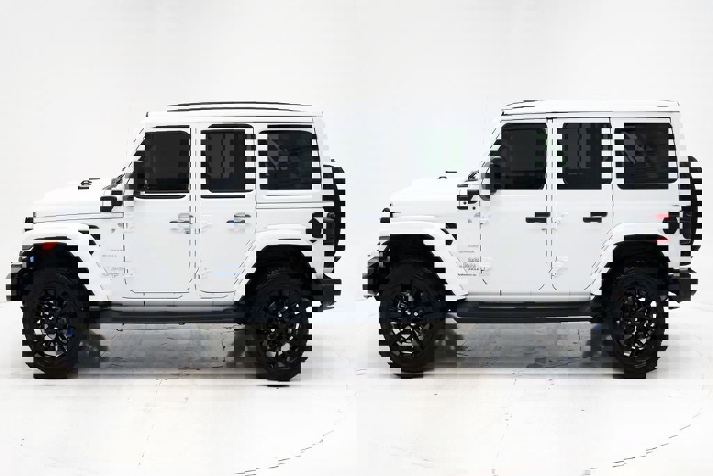 Used 2023 Jeep Wrangler Unlimited Sahara image 6