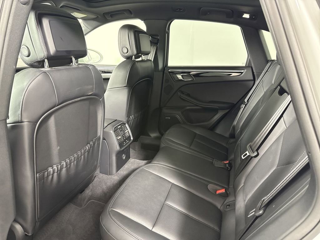 Certified 2025 Porsche Macan image 26