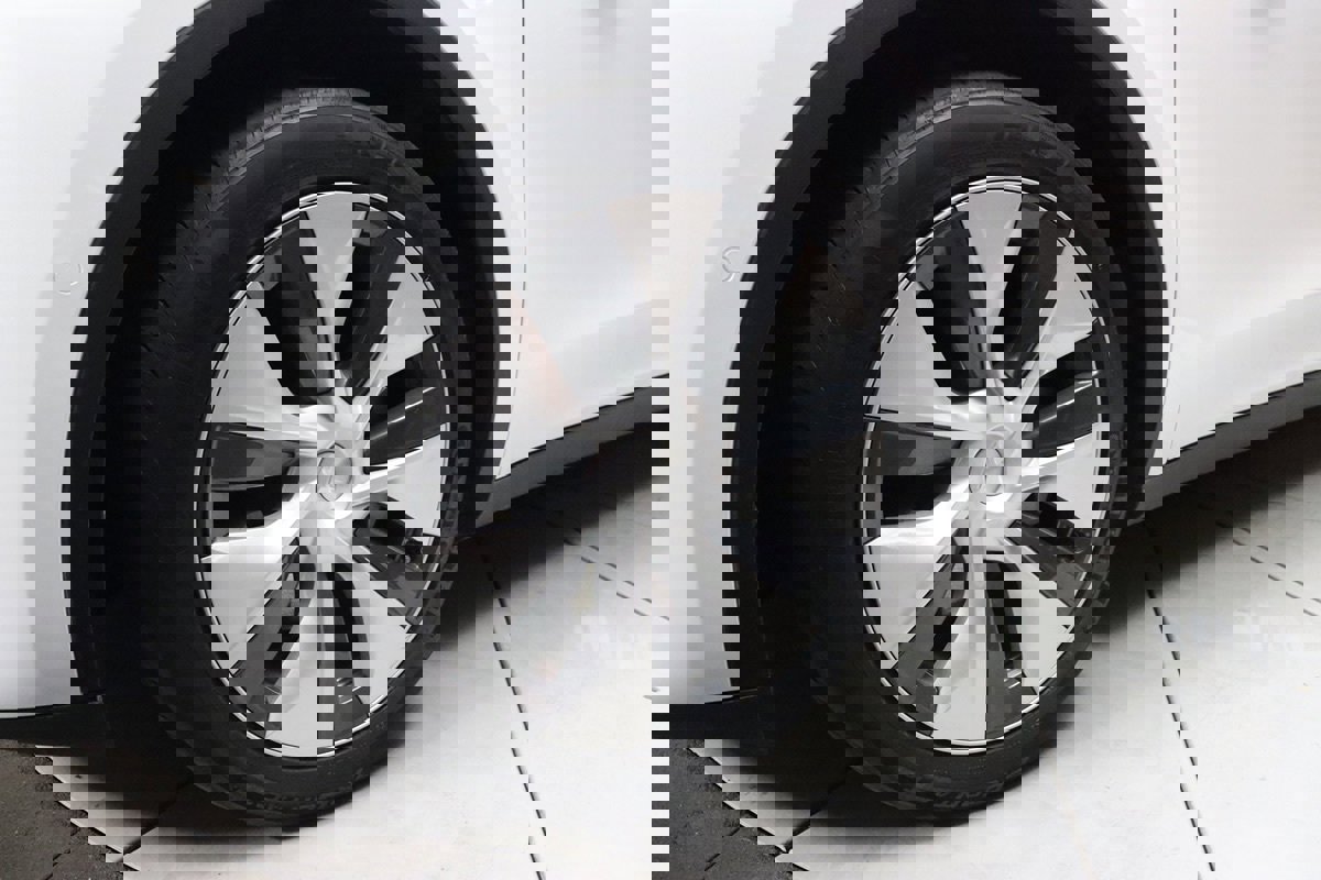 Used 2022 Tesla Model Y Long Range image 48