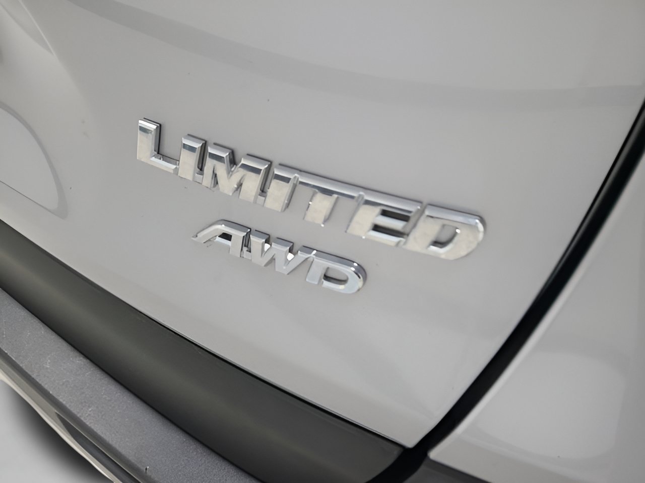 Used 2022 Toyota RAV4 Limited AWD/4WD image 8