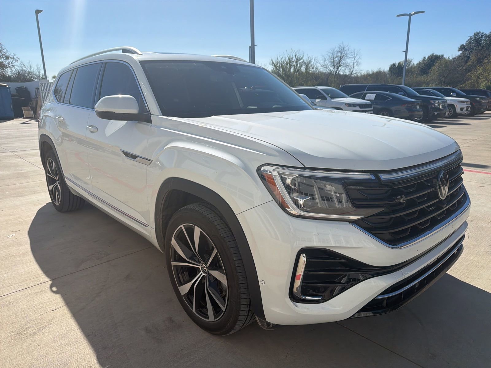 Used 2024 Volkswagen Atlas SEL Premium R-Line image 3