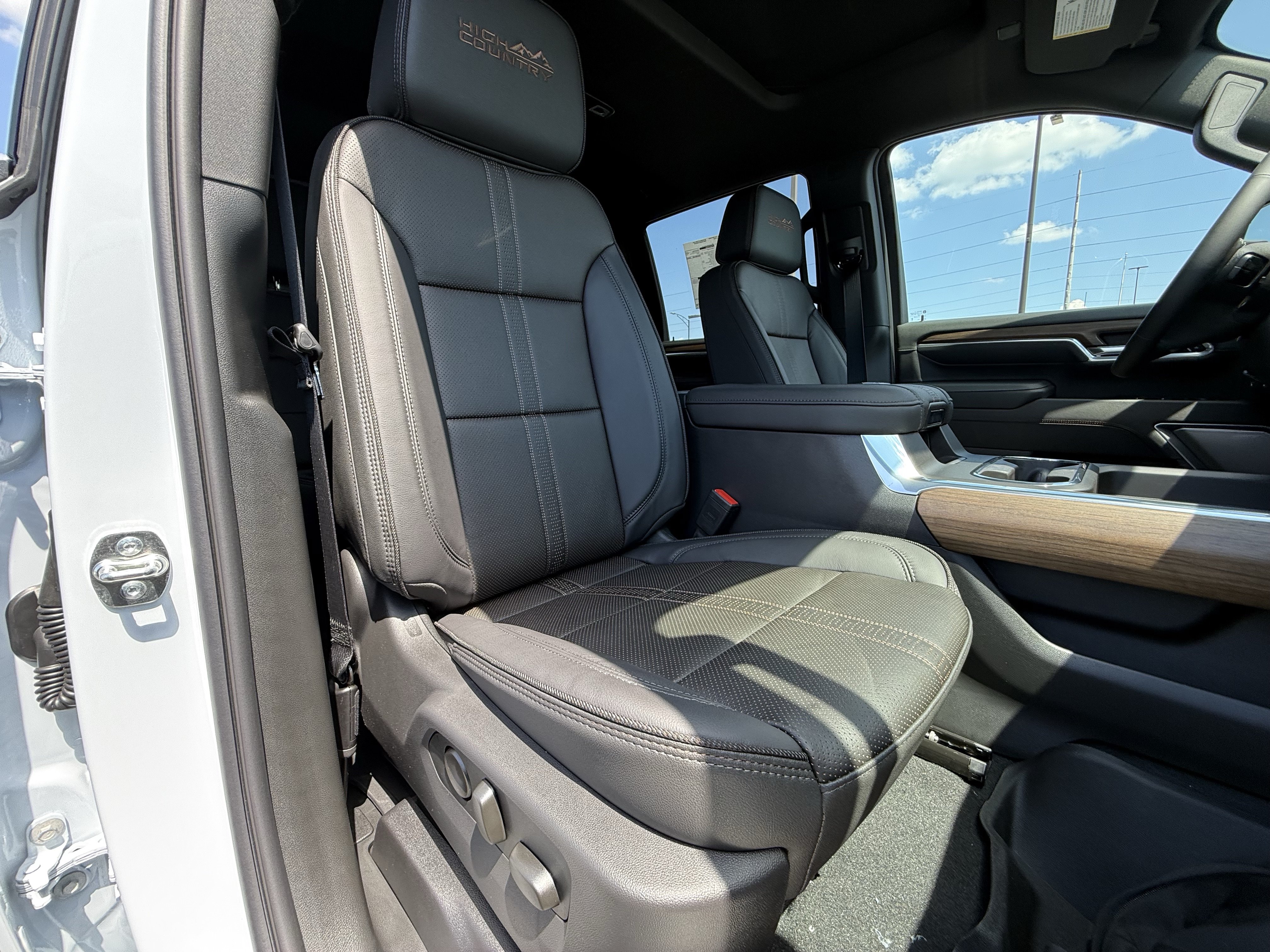 New 2026 Chevrolet Silverado 2500 High Country w/ High Country Premium Package AWD/4WD image 36