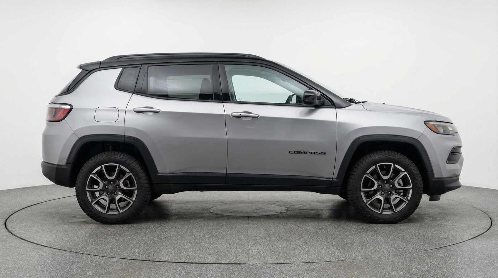 Used 2025 Jeep Compass Trailhawk image 11