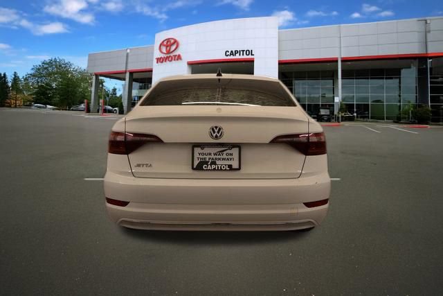 Used 2019 Volkswagen Jetta SEL w/ Cold Weather Package FWD image 4