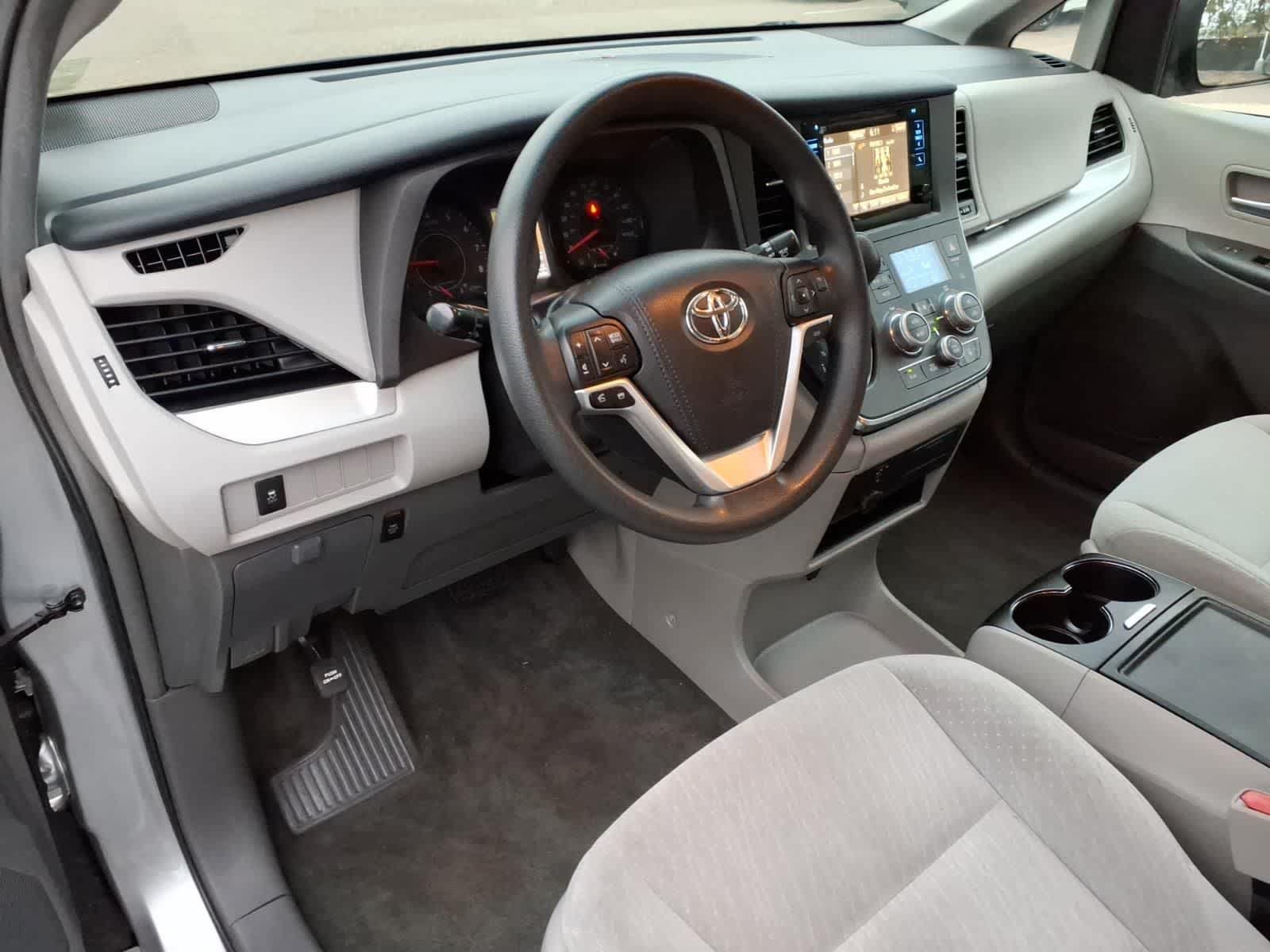 Used 2017 Toyota Sienna LE FWD image 16