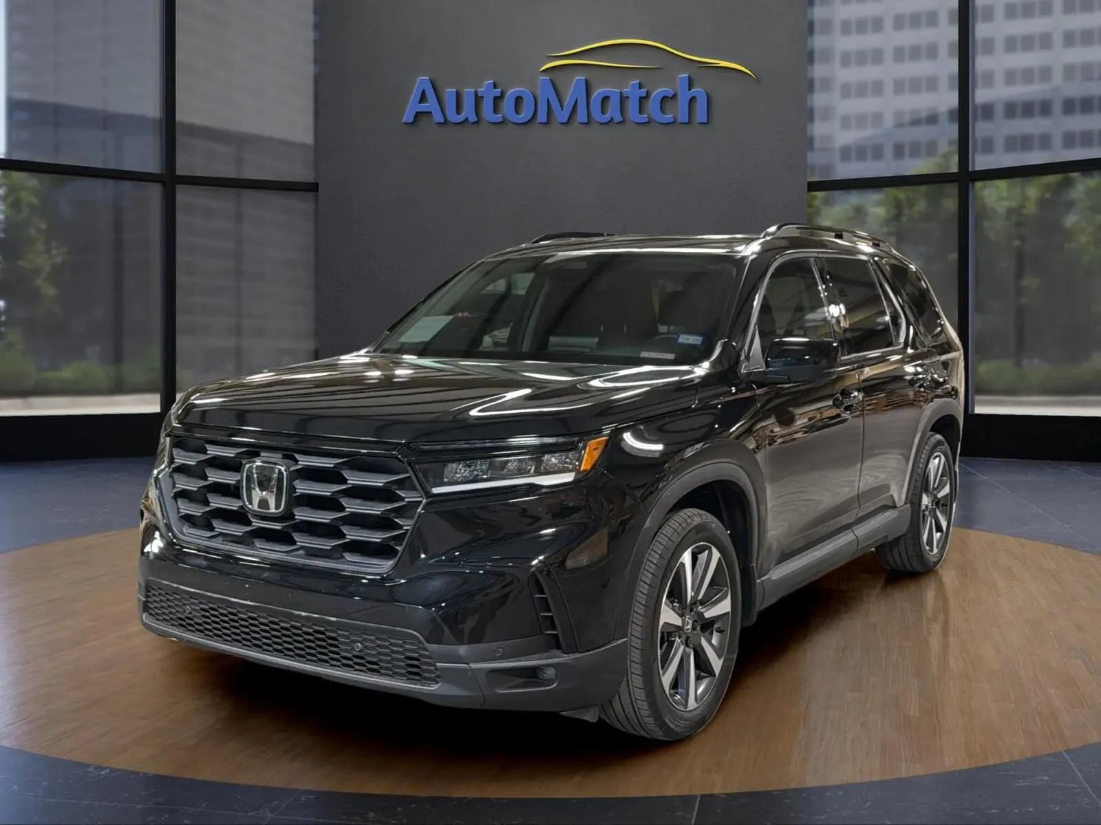 Used 2025 Honda Pilot Touring image 3