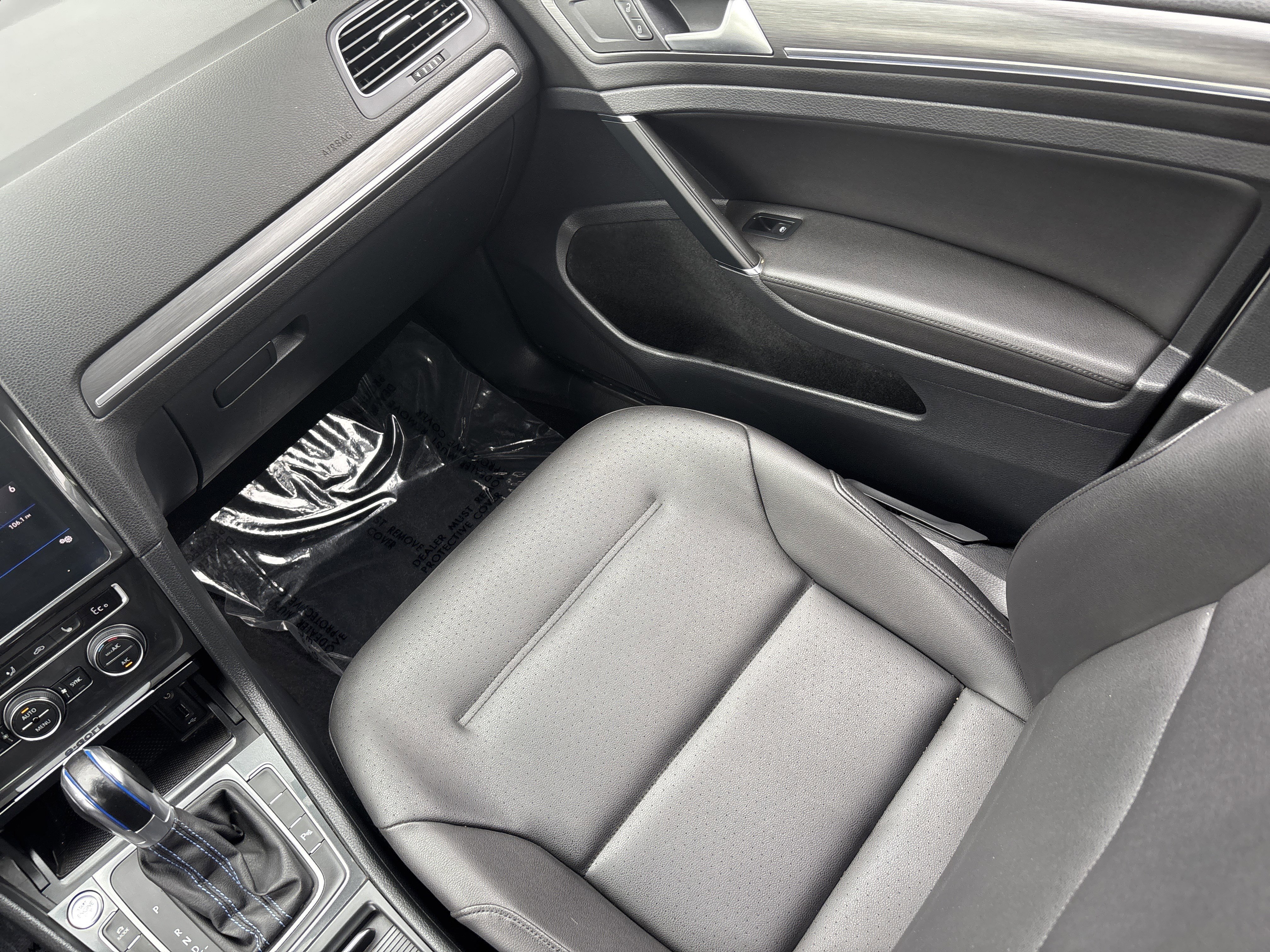 Used 2018 Volkswagen e-Golf SEL Premium image 14